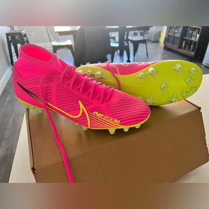 Nike Superfly 9 Academy soccer cleats size 10, Pink Blast/Volt